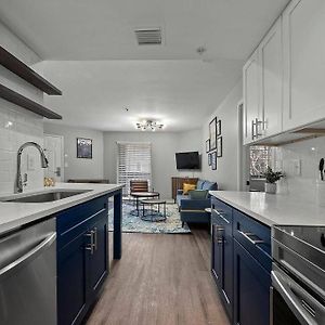 Deluxe Queen Suite
